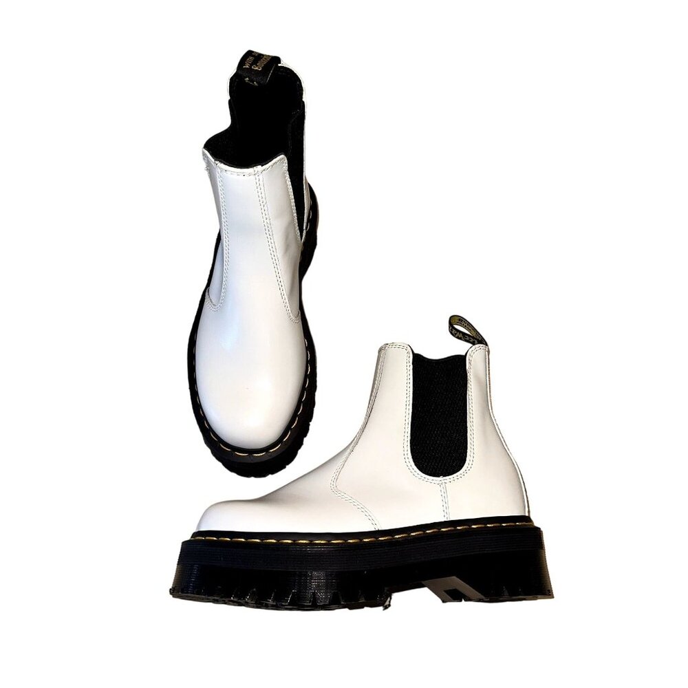 NWOB Dr. Martens 2976 Quad White Chelsea Ankle Boots Unisex Size 5M 6W